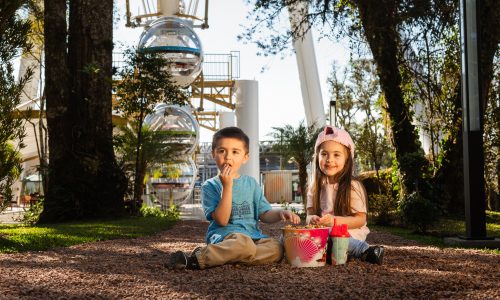Caça ao tesouro em uma “viagem” pela história desafia o público infantil no Parque Mundo a Vapor