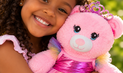 Criamigos chega aos 10 anos com 2 milhões de pelúcias criadas e campanha especial para o Dia das Crianças
