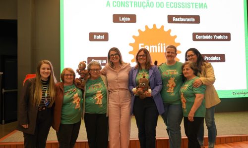 Na cidade de Barracão, mulheres transformam costura de pelúcias em fonte de renda inspiradas pela trajetória da Criamigos