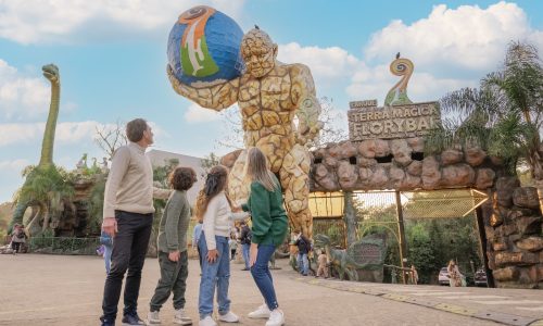 Parque Terra Mágica Florybal transforma Dia dos Pais em oportunidade de fazer o bem